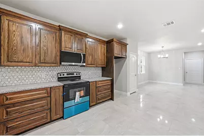 306 Lewis Street, Cleburne, TX 76031 - Photo 6