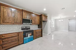 306 Lewis St, Cleburne, TX 76031 - Photo 6