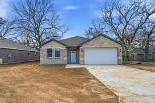 306 Lewis St, Cleburne, TX 76031 - Photo 1