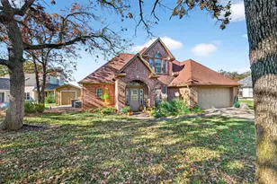 100 Mohawk Cove, Lake Kiowa, TX 76240 - Photo 2