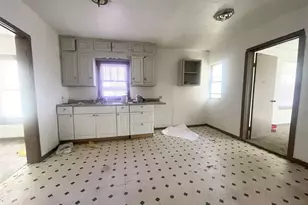 863 4th St SW, Paris, TX 75460 - Photo 4