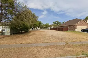 920 Tapley St, Grand Prairie, TX 75051 - Photo 1