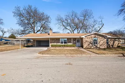 109 E Williams Street, Bowie, TX 76230 - Photo 1