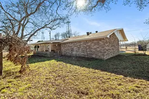 109 E Williams St, Bowie, TX 76230 - Photo 18