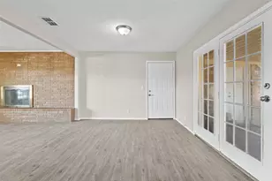 109 E Williams St, Bowie, TX 76230 - Photo 6