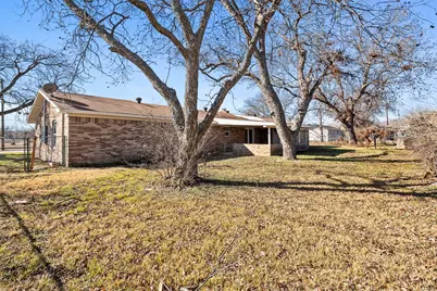 109 E Williams Street, Bowie, TX 76230 - Photo 16