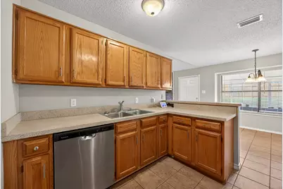 2803 Glen Hollow Circle, Arlington, TX 76016 - Photo 4