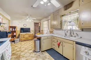 707 Cozby St N, Benbrook, TX 76126 - Photo 14