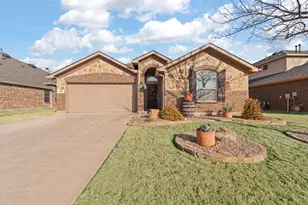 425 Peach Ln, Burleson, TX 76028 - Photo 2