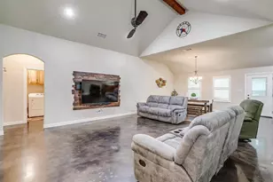 505 N Ave E, Springtown, TX 76082 - Photo 6