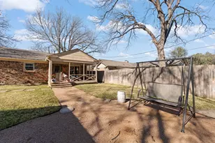 2737 Ryan Pl Dr, Fort Worth, TX 76110 - Photo 24