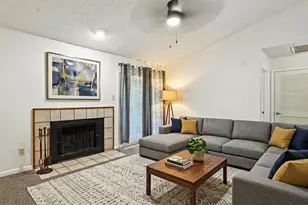 2101 Friendly Dr, Arlington, TX 76011 - Photo 2