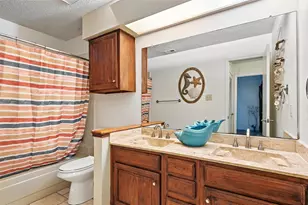 2101 Friendly Dr, Arlington, TX 76011 - Photo 10