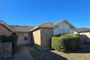1451 Brook Meadow Cir, Lancaster, TX 75134 - Photo 10