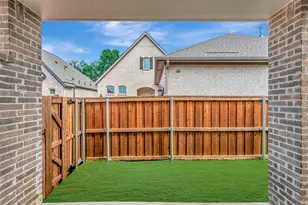 2155 Spotted Fawn Dr, Arlington, TX 76005 - Photo 2