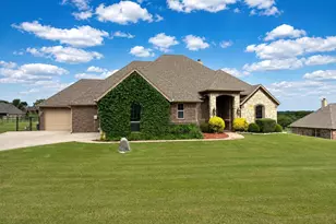 162 Ellis Spring Dr, Weatherford, TX 76085 - Photo 2