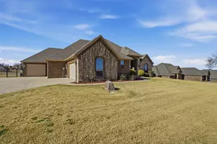 162 Ellis Spring Dr, Weatherford, TX 76085 - Photo 2