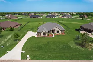 1044 Encino Ct, Wills Point, TX 75169 - Photo 2