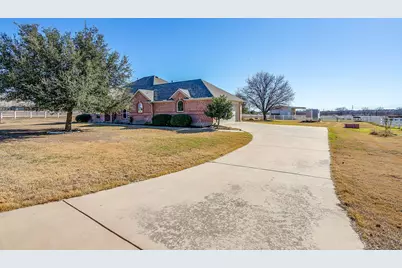 801 Creek Hollow Lane, Fort Worth, TX 76131 - Photo 4