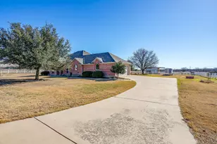 801 Creek Hollow Ln, Fort Worth, TX 76131 - Photo 4