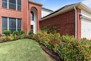 611 Lake Bridge Dr, Lake Dallas, TX 75065 - Photo 2