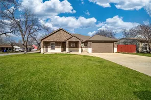 14001 Cimarron Dr, Balch Springs, TX 75180 - Photo 2