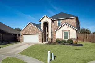 425 Locksley Ct, Saginaw, TX 76179 - Photo 2