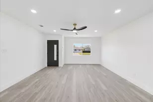 2903 Lowell Dr, Irving, TX 75062 - Photo 8