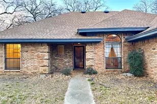 509 Topside Dr, Azle, TX 76020 - Photo 2