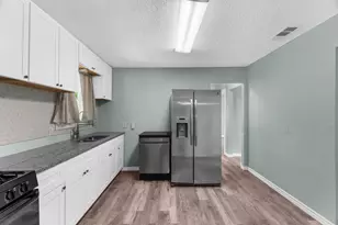 2512 Rainey St, Greenville, TX 75401 - Photo 8