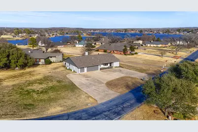 401 Kiowa Drive W, Gainesville, TX 76240 - Photo 32