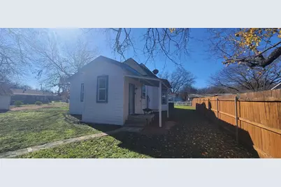 910 Baird Street, Cleburne, TX 76033 - Photo 8