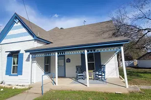 910 Baird St, Cleburne, TX 76033 - Photo 2