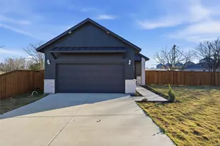 104 Francis St, Hillsboro, TX 76645 - Photo 2