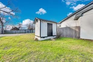 412 E Avenue F, Midlothian, TX 76065 - Photo 12