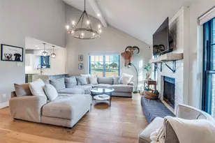 2037 Espinosa Dr, Carrollton, TX 75010 - Photo 2