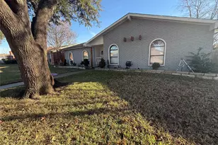 2104 Victoria Rd, Carrollton, TX 75007 - Photo 2