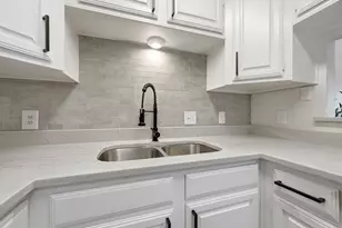 2527 Shady Ridge Dr, Bedford, TX 76021 - Photo 12