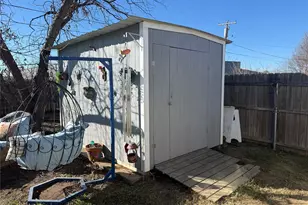 3204 NE 10th St, Mineral Wells, TX 76067 - Photo 4