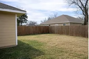 2216 Sayle St, Greenville, TX 75401 - Photo 2