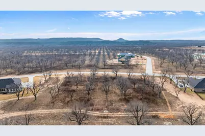 2142 E Landings N, Granbury, TX 76049 - Photo 10