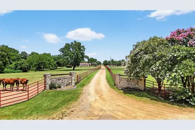 1717 1/2 Batey Road, Collinsville, TX 76233 - Photo 4