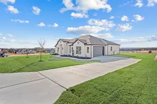 412 Caprock Ln, Reno, TX 76020 - Photo 2