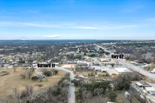 1404 NE Barnard St, Glen Rose, TX 76043 - Photo 4