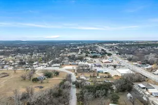 1404 NE Barnard St, Glen Rose, TX 76043 - Photo 8