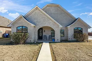 608 Timberline Dr, Bridgeport, TX 76426 - Photo 2