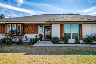 649 Christopher Ln, Burleson, TX 76028 - Photo 2