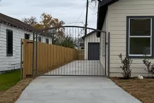 3608 Latimer St, Dallas, TX 75215 - Photo 2