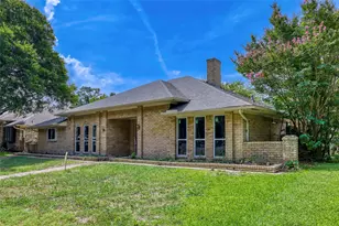 9706 Trevor Dr, Dallas, TX 75243 - Photo 2