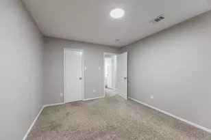 2831 Grandview Dr, Grand Prairie, TX 75052 - Photo 32